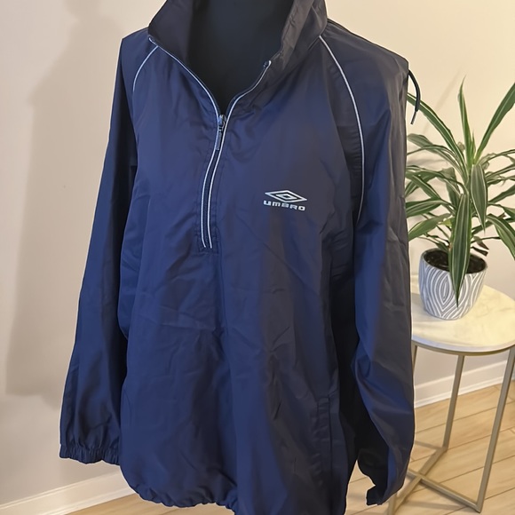 UMBRO Men’s packable rain jacket shell/poncho/windbreaker. Size Large - Picture 3 of 8